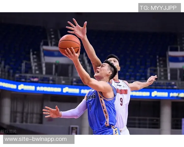 贾尔斯单节高效表现力争上游力抗首钢五虎合力得分优势